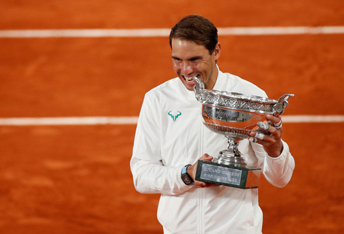 Rafael Nadal sẽ vượt Roger Federer