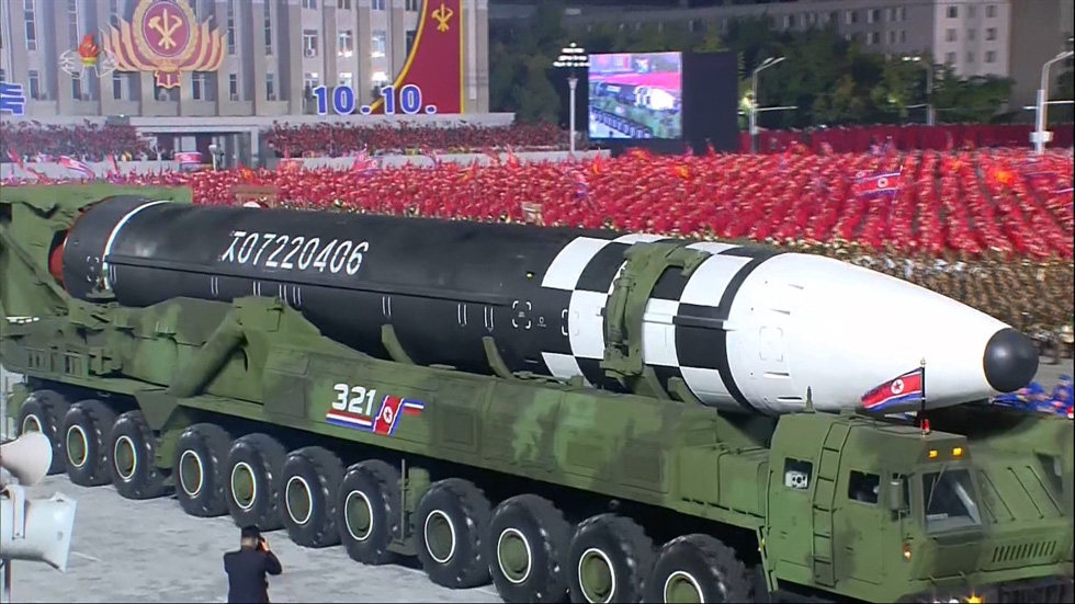 Biểu cảm bất thường của ông Kim Jong-un: Khóc khi phát biểu - Ảnh 2.