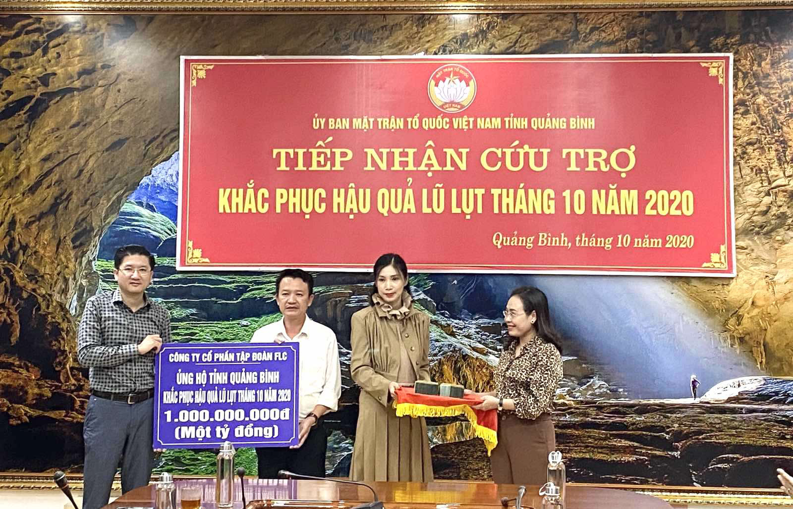 Tập đo&agrave;n FLC chung tay hỗ trợ Quảng B&igrave;nh khắc phục hậu quả mưa lũ - Ảnh 1.
