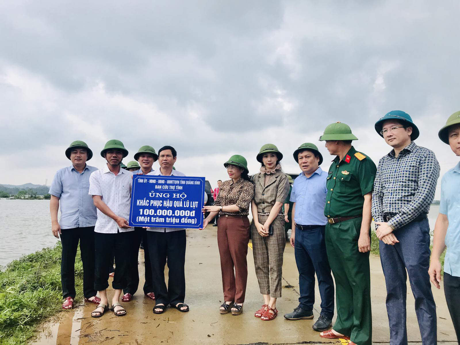 Tập đo&agrave;n FLC chung tay hỗ trợ Quảng B&igrave;nh khắc phục hậu quả mưa lũ - Ảnh 2.