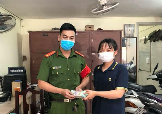 Nữ sinh viên nhờ công an tìm người đánh rơi 200 triệu đồng gần Bệnh viện Ung Bướu TP HCM