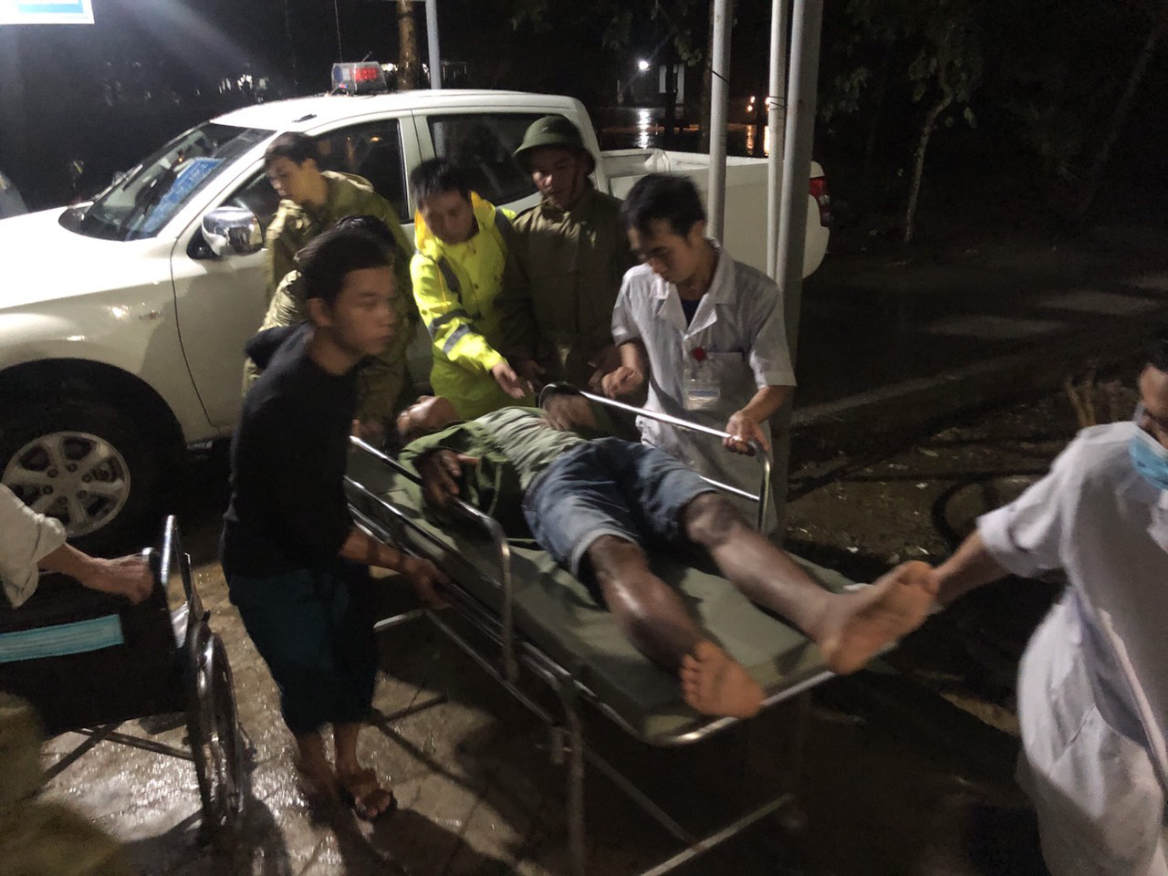 Đưa được 5 người bị thương ở Rào Trăng 4 cấp cứu, vẫn còn 30 người mất tích