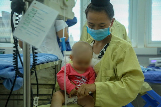 Vụ b&eacute; g&aacute;i tử vong sau ti&ecirc;m vắc-xin: Th&ecirc;m nhiều trẻ nhập viện - Ảnh 5.