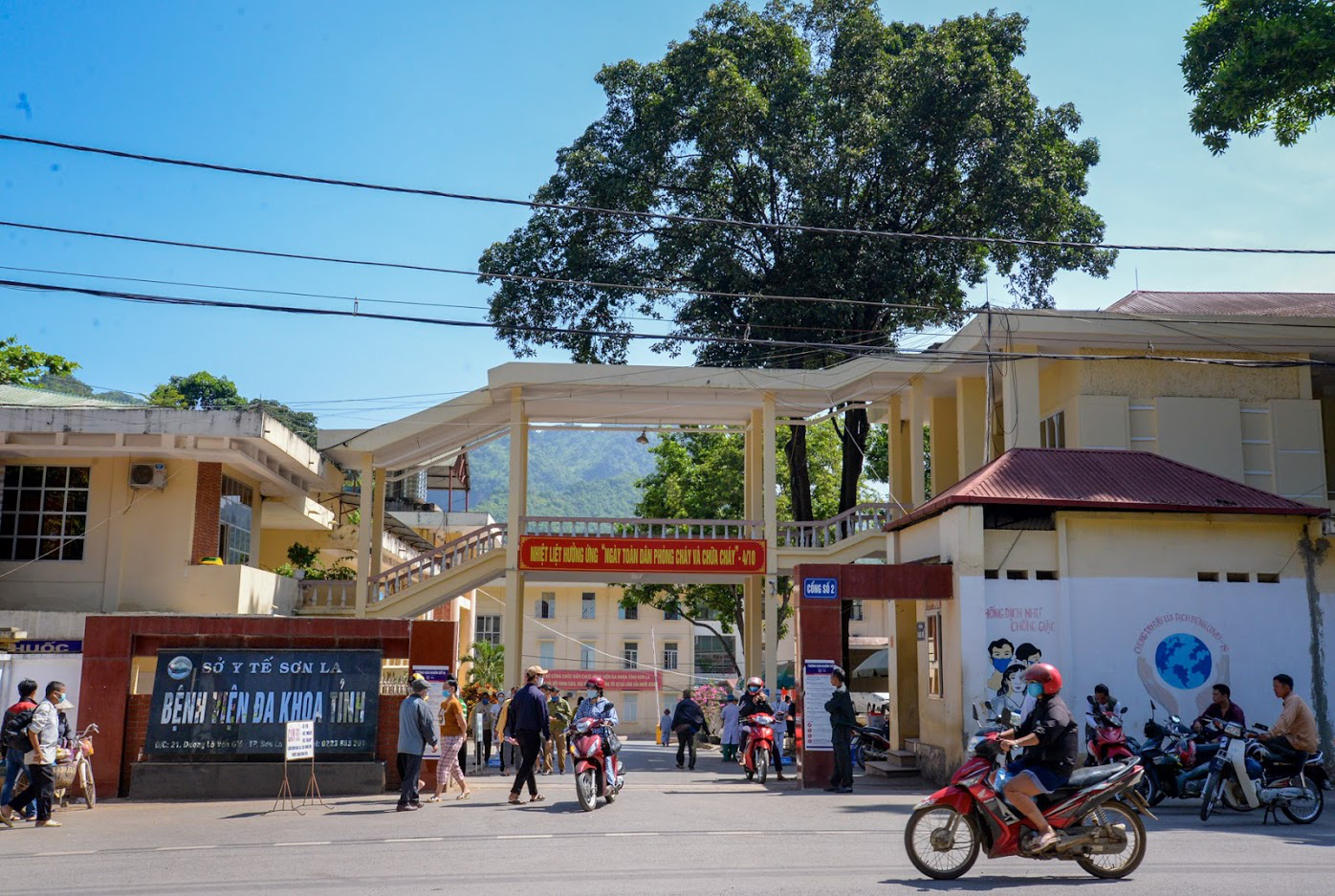 Vụ b&eacute; g&aacute;i tử vong sau ti&ecirc;m vắc-xin: Th&ecirc;m nhiều trẻ nhập viện - Ảnh 7.