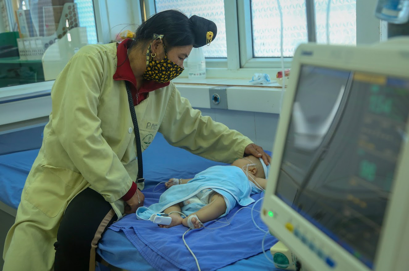 Vụ bé gái tử vong sau tiêm vắc-xin: Thêm nhiều trẻ nhập viện