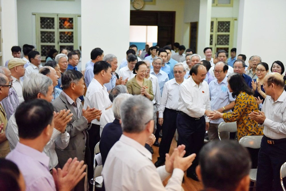Thủ tướng trả lời cử tri về vấn đề SGK Tiếng Việt, thu hồi tài sản tham nhũng, mua sắm trang thiết bị y tế