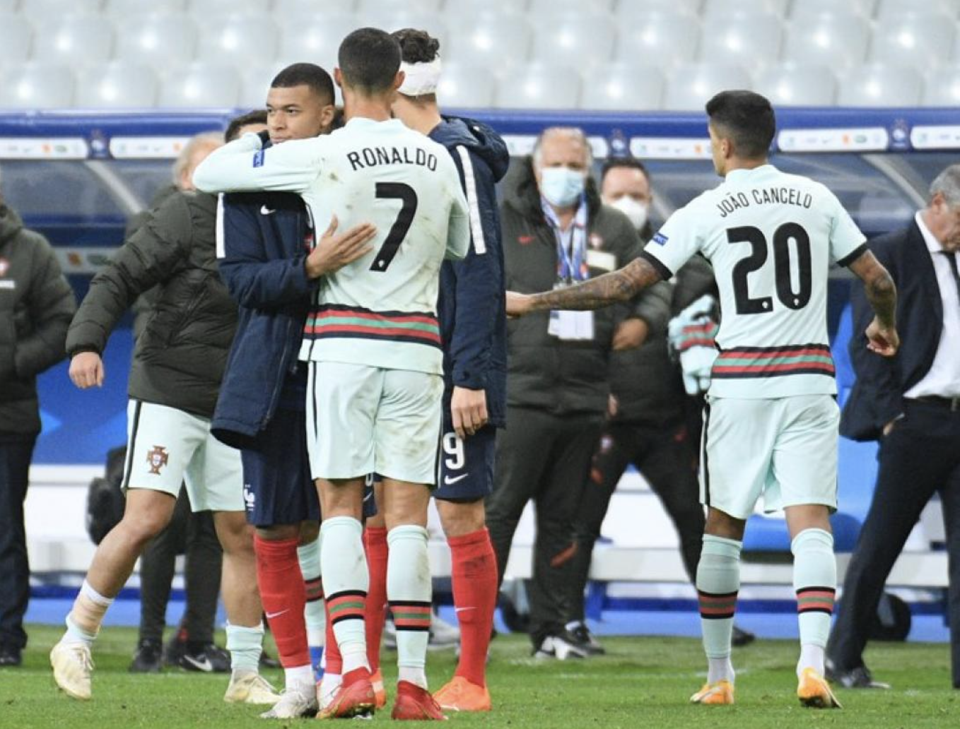 Ronaldo tuy&ecirc;n bố sốc ng&agrave;y chia tay đội tuyển Bồ Đ&agrave;o Nha - Ảnh 7.