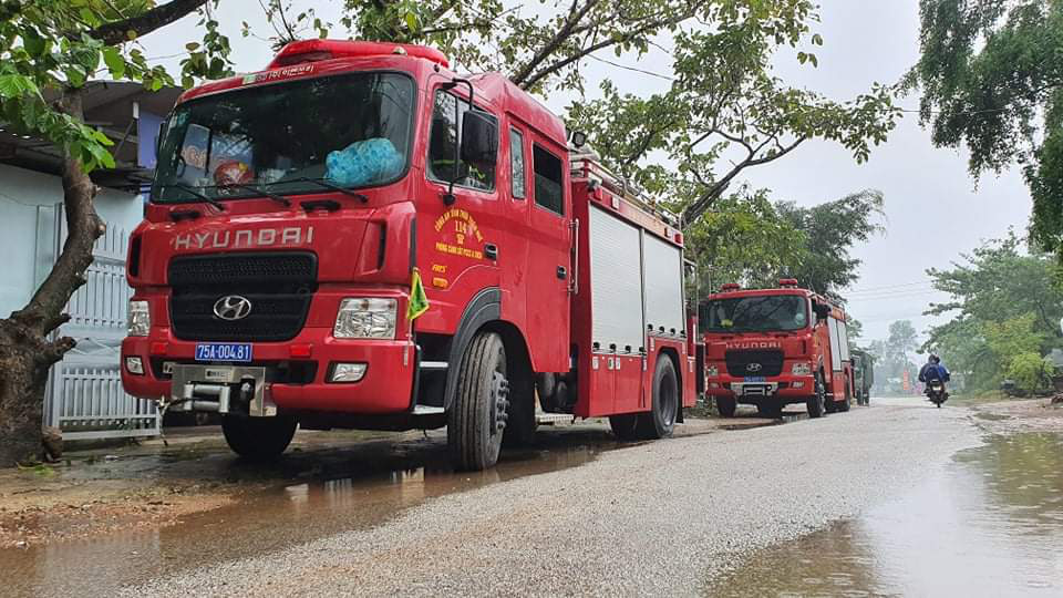 Điều xe đặc chủng tới hiện trường nơi công nhân thủy điện kêu cứu - Ảnh 2.