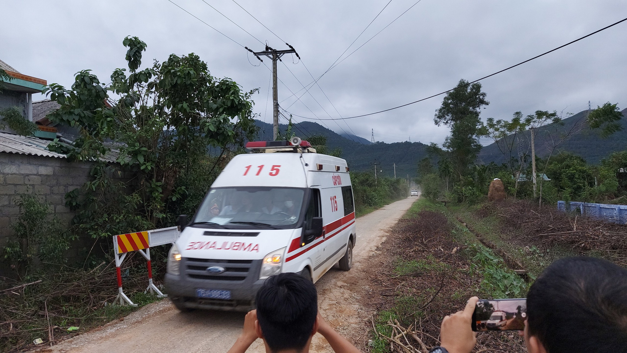 Thủy điện Rào Trăng 3 sạt lở: Lực lượng cứu hộ tiếp cận khu vực Trạm Kiểm lâm 67 - Ảnh 5.