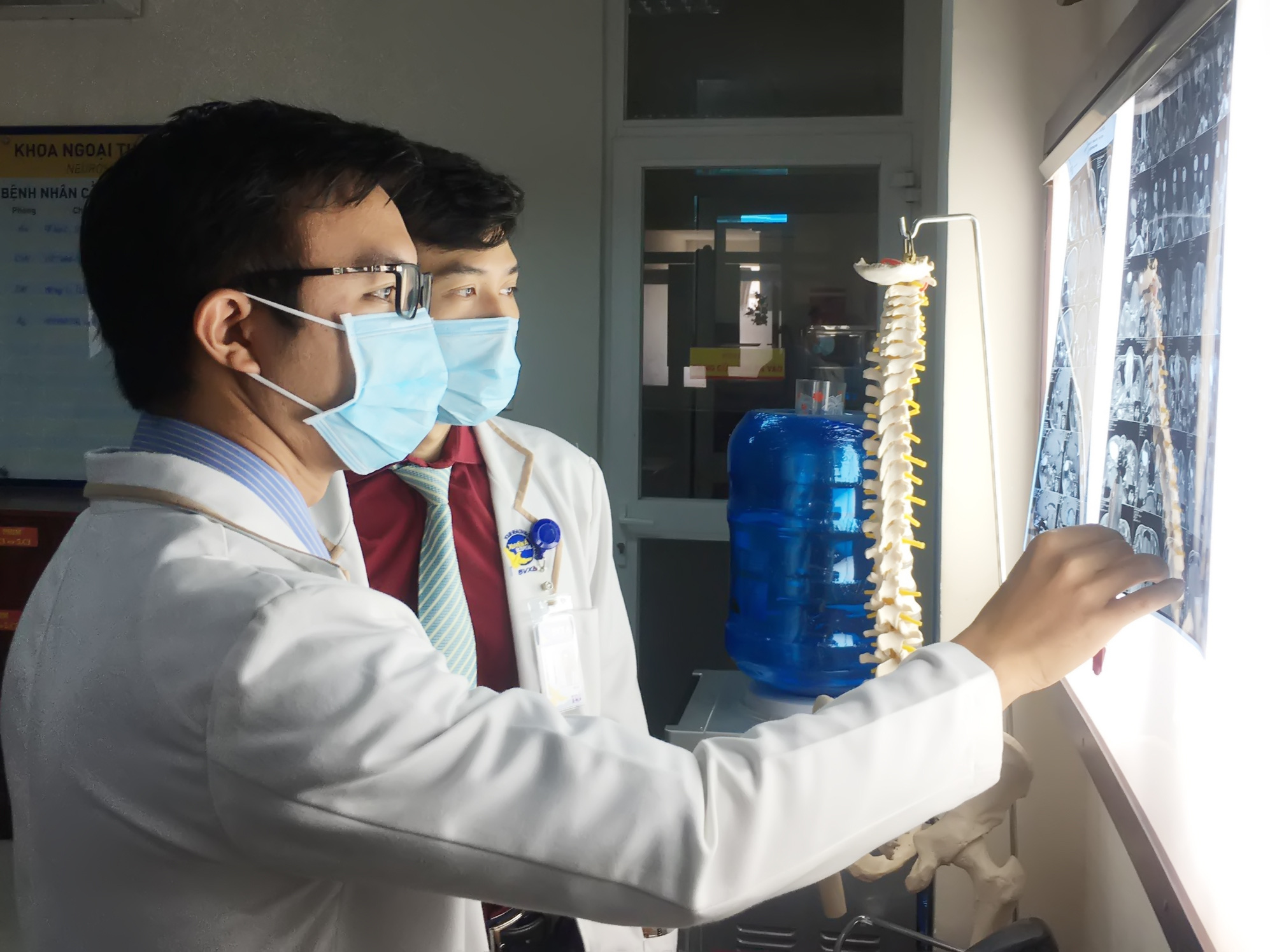 Giữ lại ánh sáng cho người phụ nữ mắt lồi nhiều năm