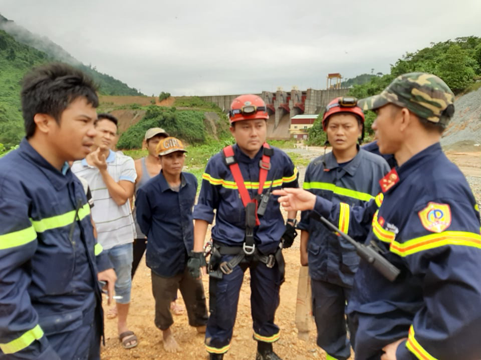 Kinh ho&agrave;ng hiện trường sạt lở v&ugrave;i lấp nh&agrave; điều h&agrave;nh Thủy điện R&agrave;o Trăng 3 - Ảnh 3.