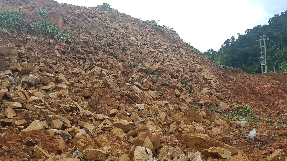 Kinh ho&agrave;ng hiện trường sạt lở v&ugrave;i lấp nh&agrave; điều h&agrave;nh Thủy điện R&agrave;o Trăng 3 - Ảnh 9.