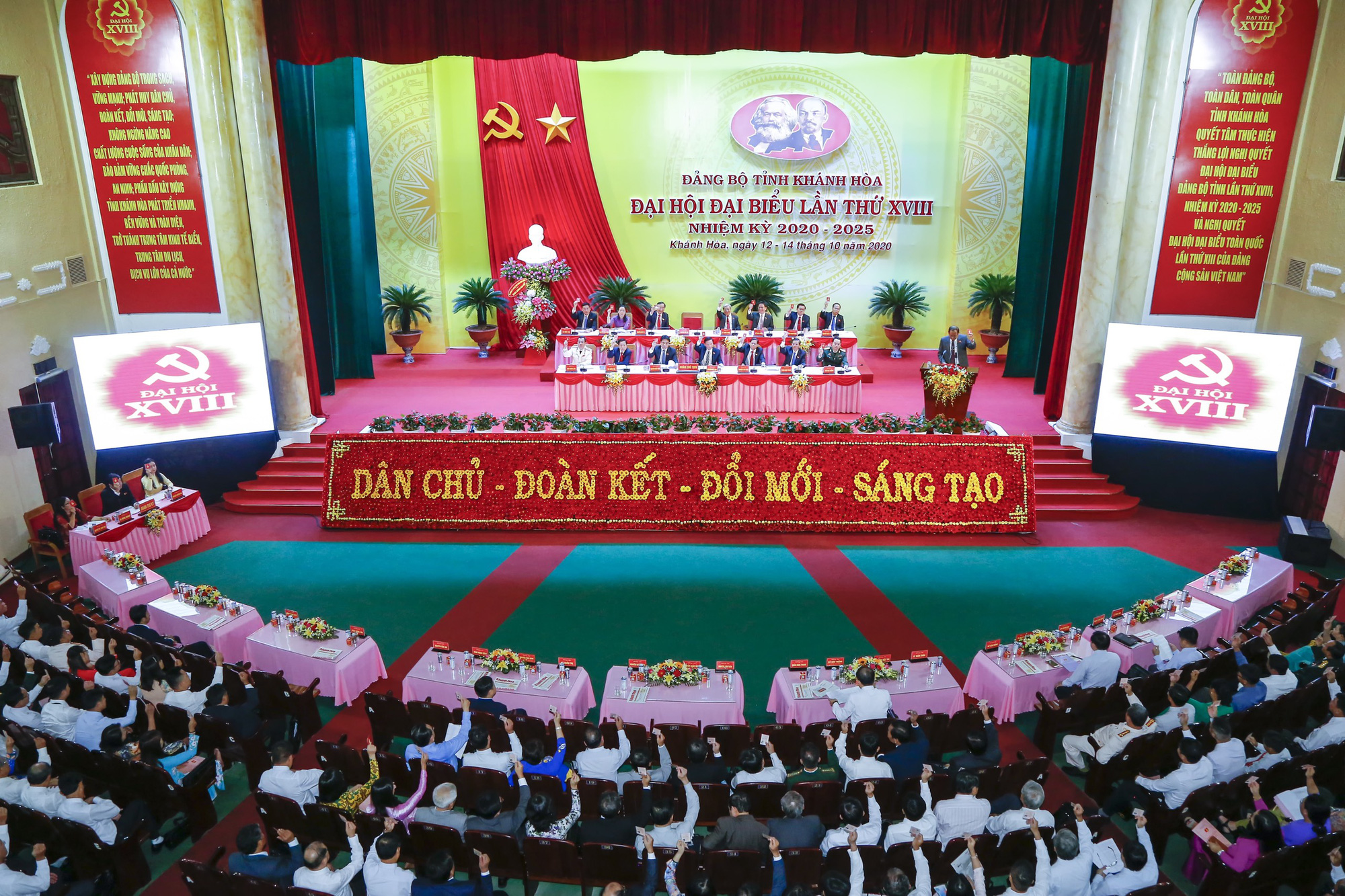 &Ocirc;ng Nguyễn Khắc Định t&aacute;i đắc cử B&iacute; thư Tỉnh ủy Kh&aacute;nh H&ograve;a - Ảnh 3.