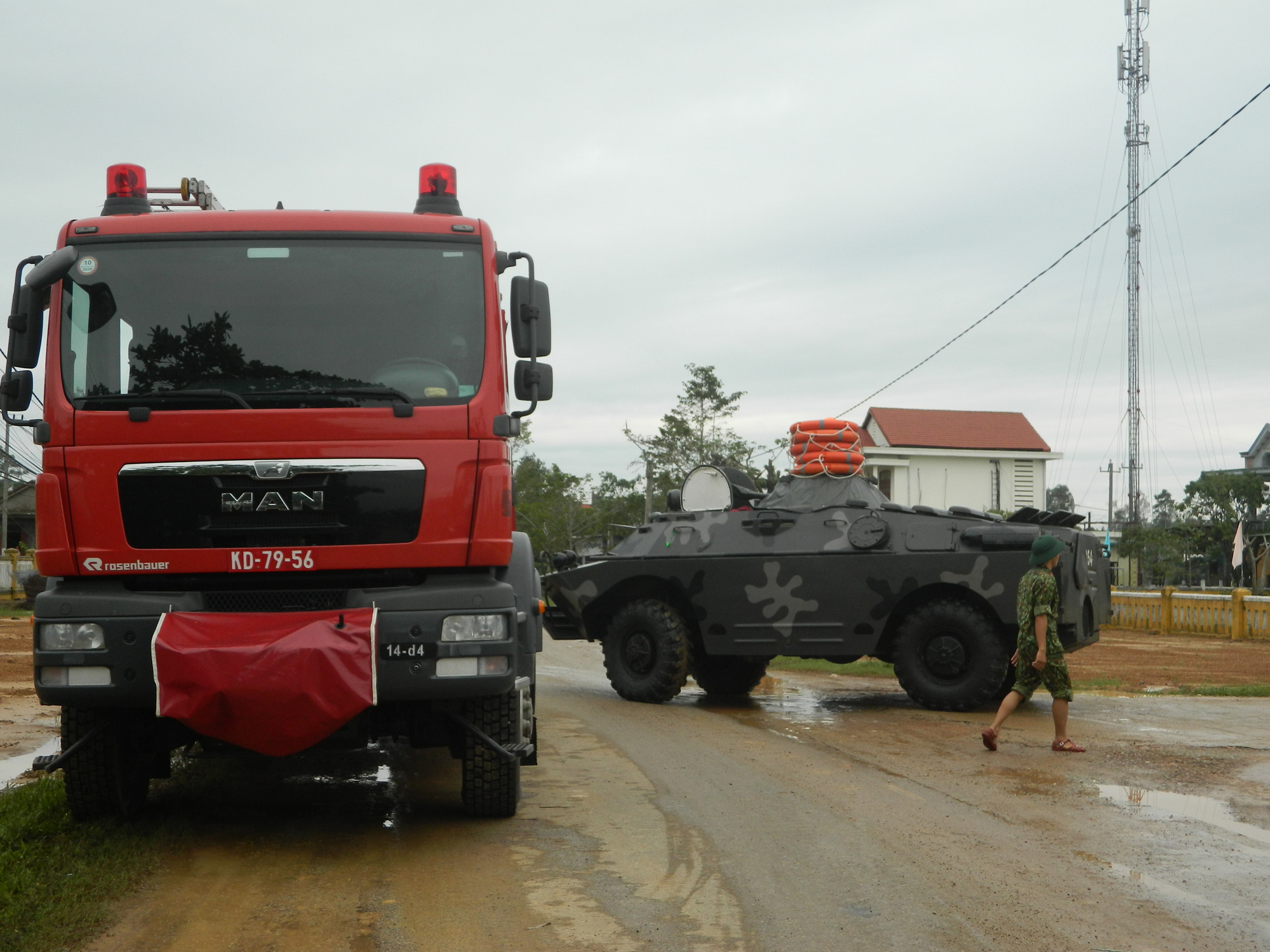 N&Oacute;NG: C&aacute;c lực lượng cứu hộ l&ecirc;n đường v&agrave;o thủy điện R&agrave;o Trăng 3 cứu người - Ảnh 13.