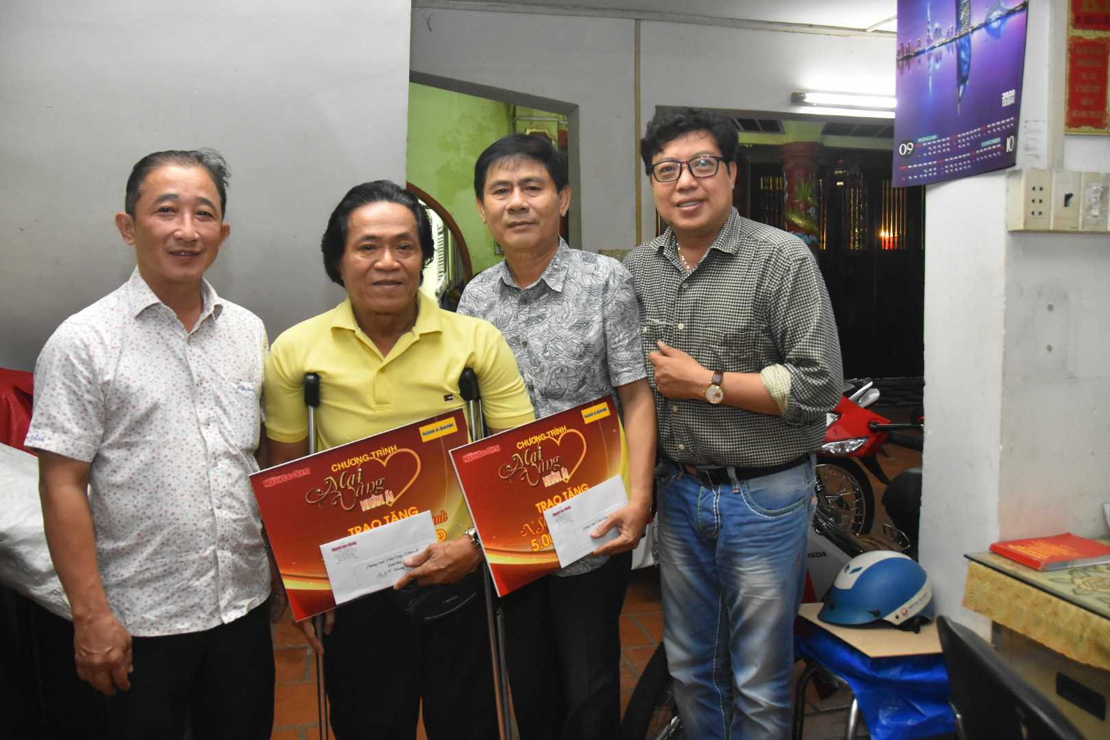 "Mai Vàng nhân ái" thăm 2 NSƯT - nhạc sĩ Hoàng Thành và Minh Tâm