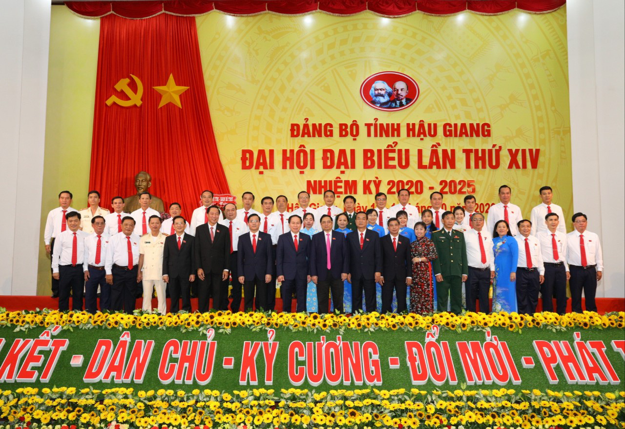 &Ocirc;ng L&ecirc; Tiến Ch&acirc;u t&aacute;i đắc cử B&iacute; thư Tỉnh ủy Hậu Giang - Ảnh 9.