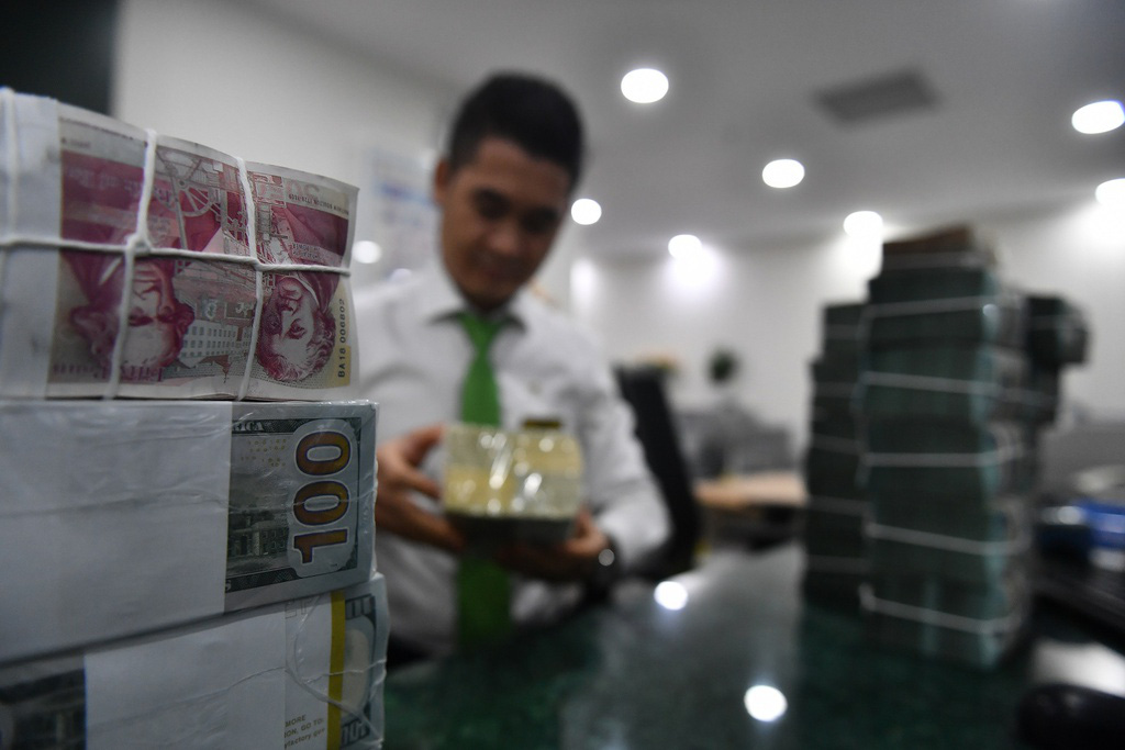 Người d&acirc;n chuyển tiền gửi ng&acirc;n h&agrave;ng sang đầu tư chứng kho&aacute;n? - Ảnh 1.