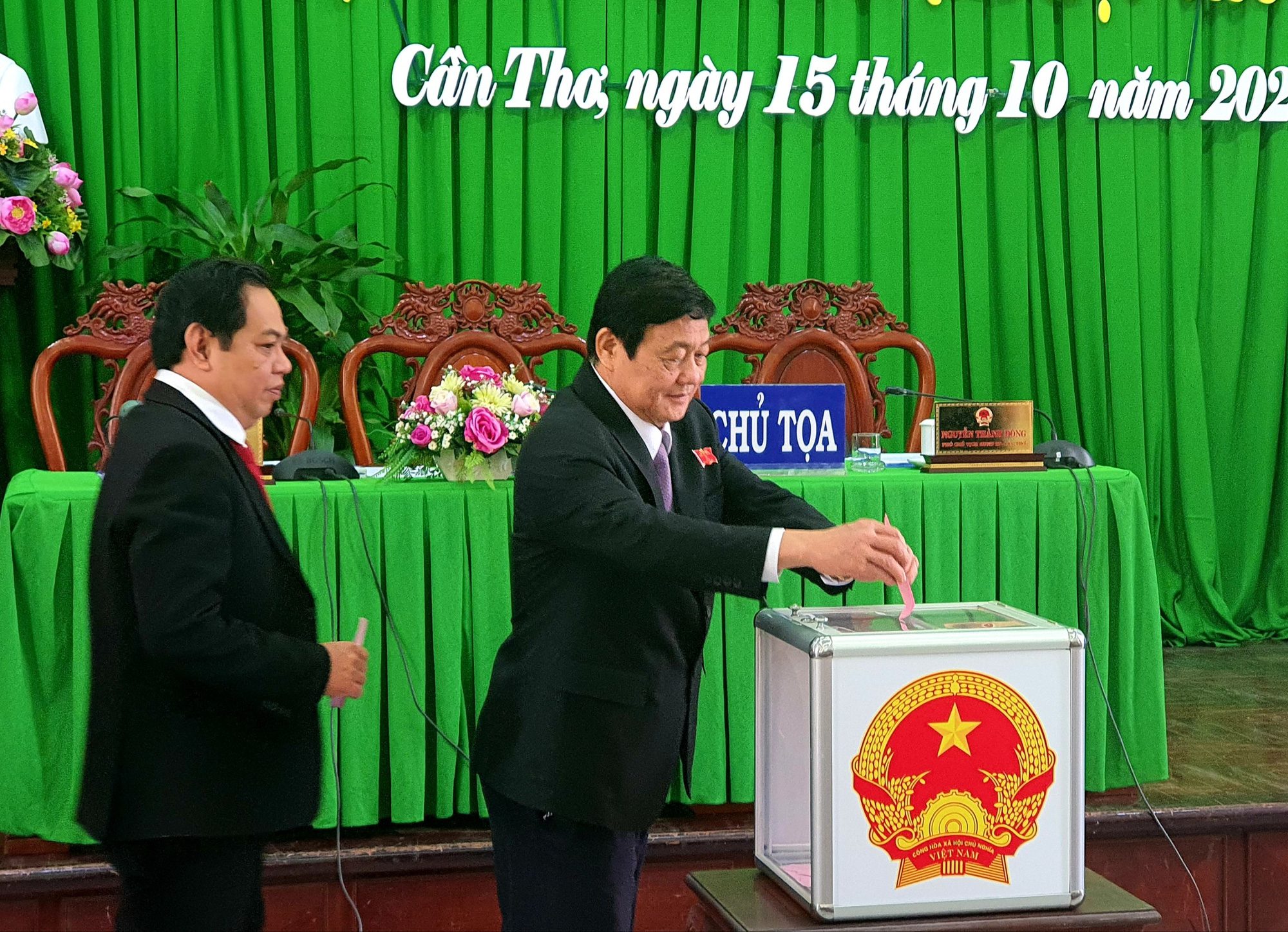 Ông Trần Việt Trường được bầu làm Chủ tịch UBND TP Cần Thơ - Ảnh 1.