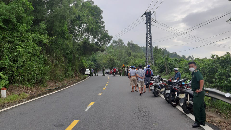 Đà Nẵng: Phát hiện nam thanh niên tử vong trong tư thế treo cổ trên đèo Hải Vân