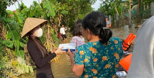 Vì sao ca sĩ Thủy Tiên được gọi là  "cô Tiên"?