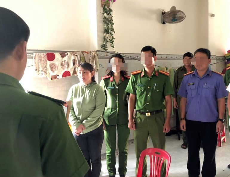 Thợ trang điểm tung chiêu "nổ" khiến 18 người bị lừa 1,5 tỉ đồng