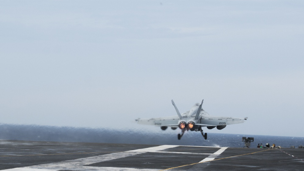 Nhóm tác chiến tàu sân bay Mỹ USS Ronald Reagan trở lại biển Đông - Ảnh 2.