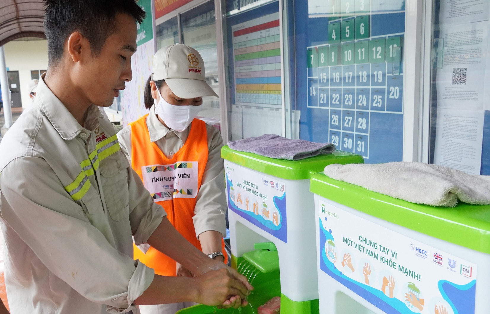 Hơn 15.000 công nhân rửa tay với xà phòng ngừa Covid-19