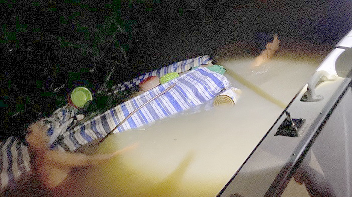 Ghe cào lật úp trong đêm, nhấn chìm đôi vợ chồng đang ngủ say