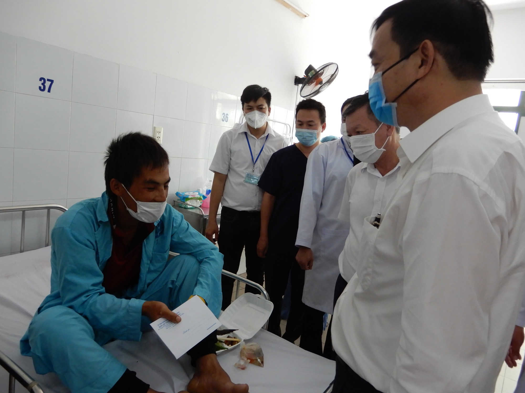 Vụ tai nạn kinh ho&agrave;ng ở đường tr&aacute;nh Nam Hải V&acirc;n: Do t&agrave;i xế xe kh&aacute;ch vượt ẩu - Ảnh 1.