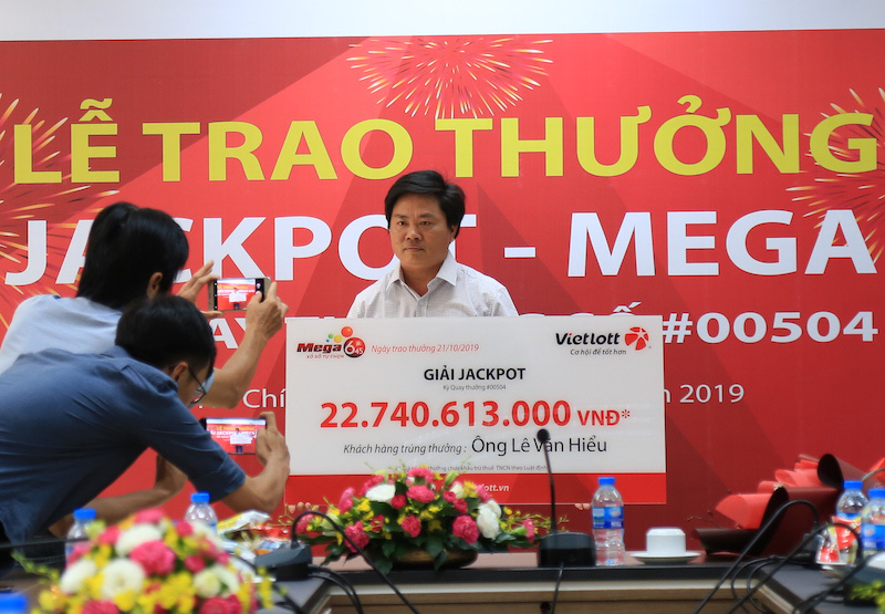 Giải Jackpot và mặt nạ: Lựa chọn của người trúng Vietlott - Ảnh 2.