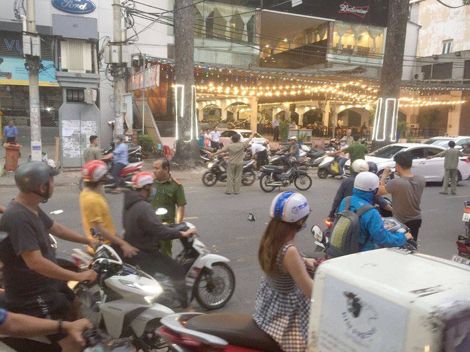 Những ai tham gia chém rớt tay người bán nước sâm ở quận 3?