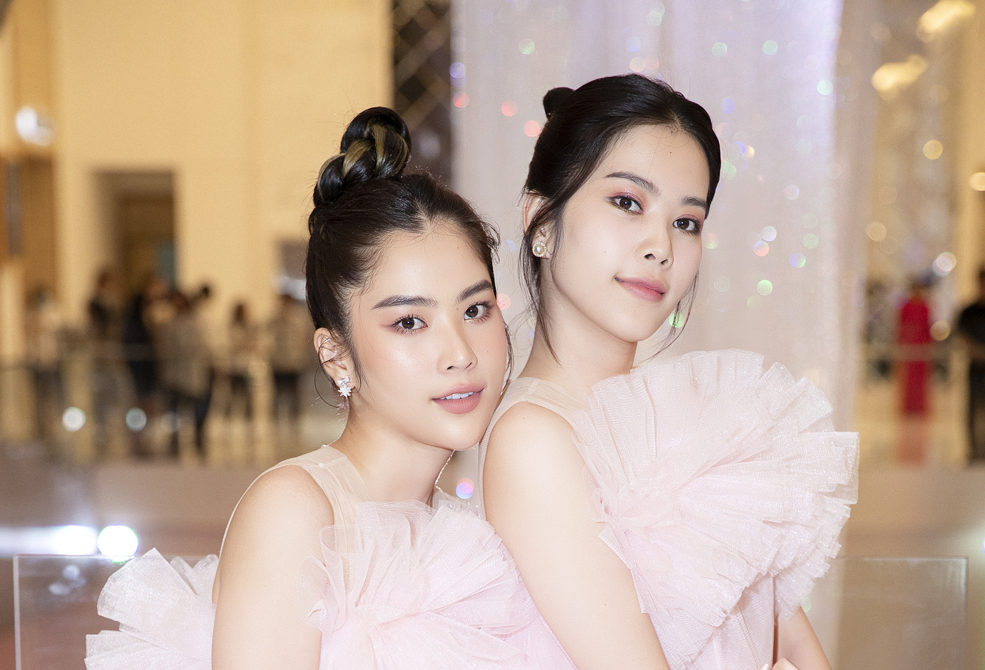 Hết khoe thân, showbiz đẹp với hình ảnh công chúa