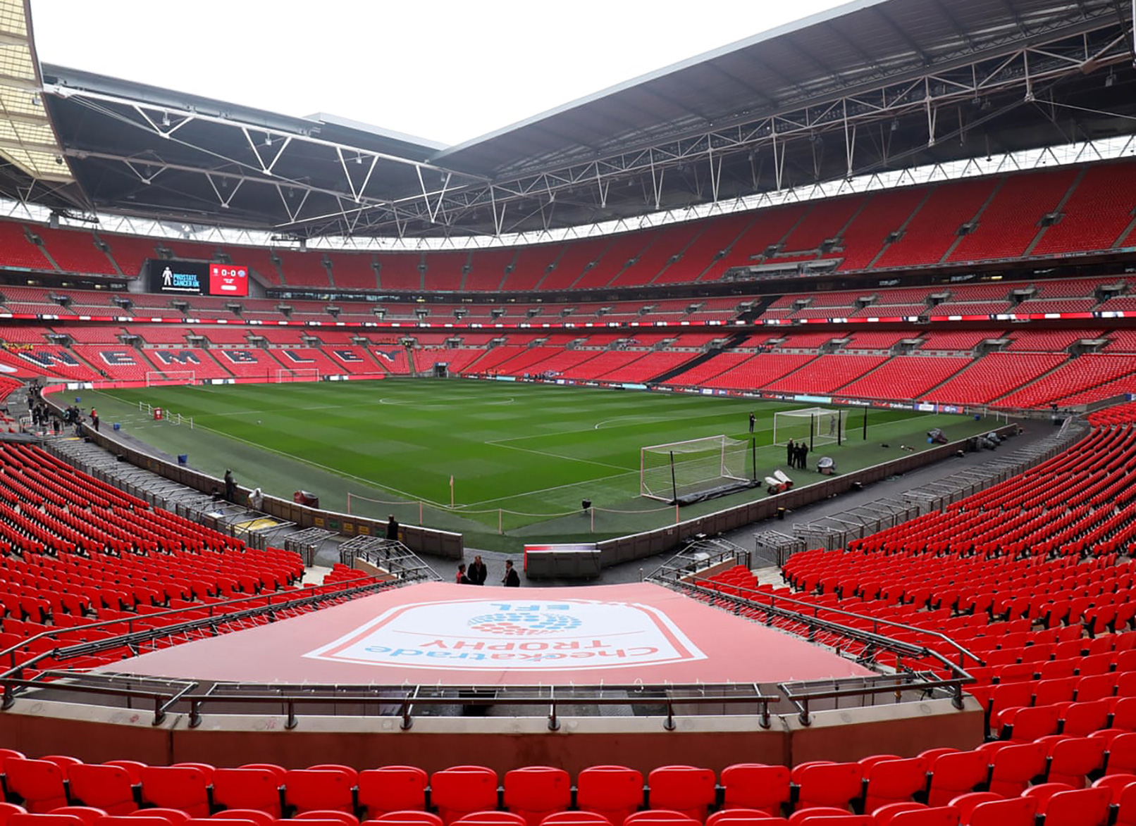 EURO 2021 rối bời vì Covid-19 - Ảnh 1.