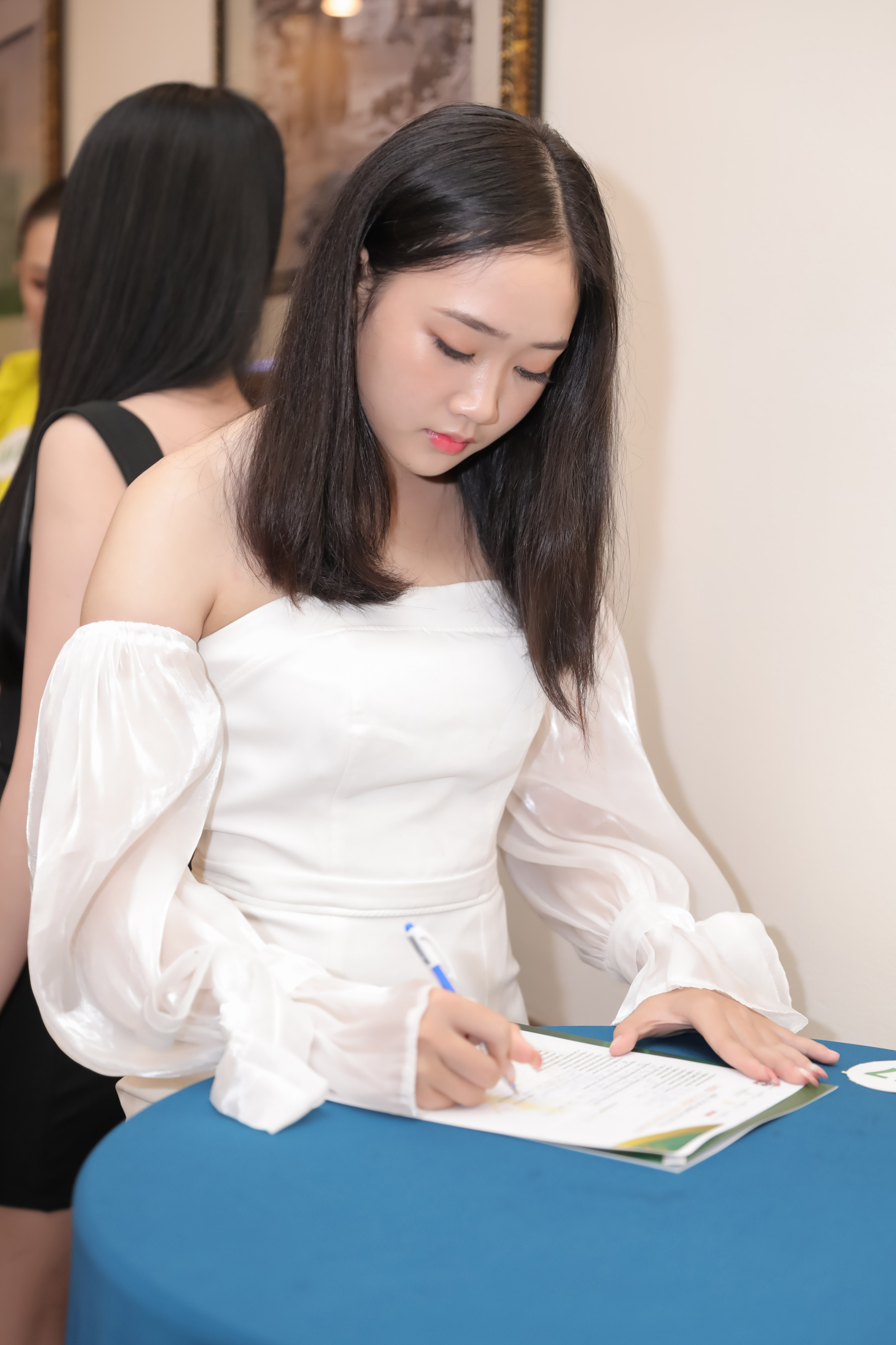 Phải đi xem tuyển sinh hoa hậu mới hiểu vì sao có những hoa hậu gây tranh cãi - Ảnh 5.