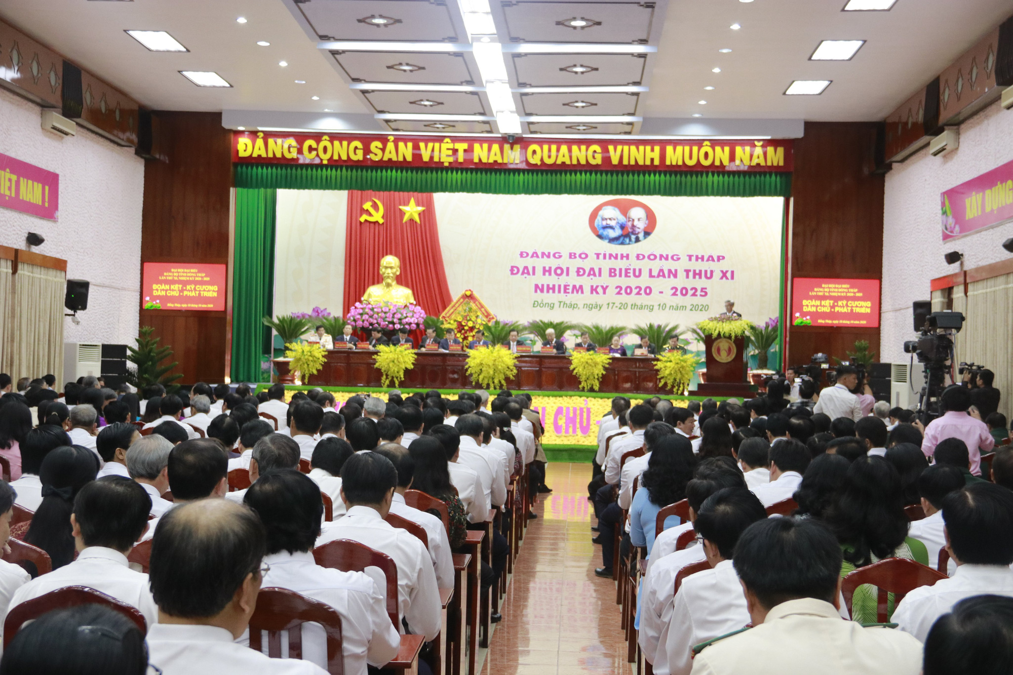 Những h&igrave;nh ảnh tại lễ khai mạc Đại hội Đảng bộ tỉnh Đồng Th&aacute;p - Ảnh 6.
