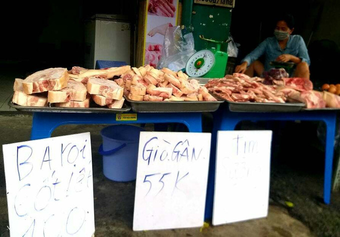 Thịt heo đông lạnh giá "siêu rẻ" xuống đường