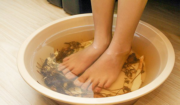Cách trị "nước ăn chân" mùa mưa?