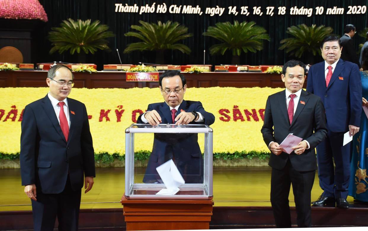 Đại hội Đảng bộ TP HCM kh&oacute;a XI ủng hộ đồng b&agrave;o bị b&atilde;o lũ miền Trung - Ảnh 1.