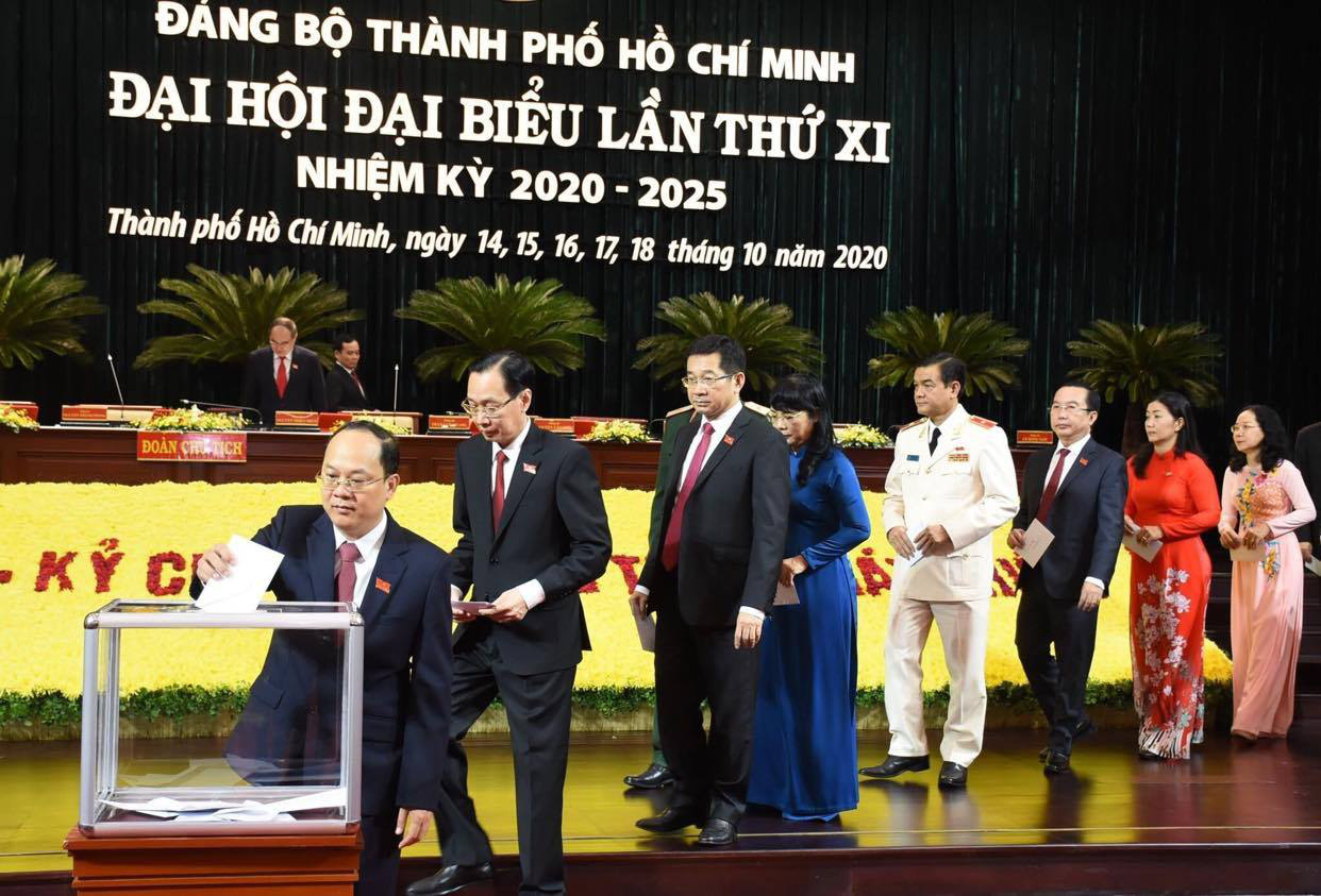 Đại hội Đảng bộ TP HCM kh&oacute;a XI ủng hộ đồng b&agrave;o bị b&atilde;o lũ miền Trung - Ảnh 2.