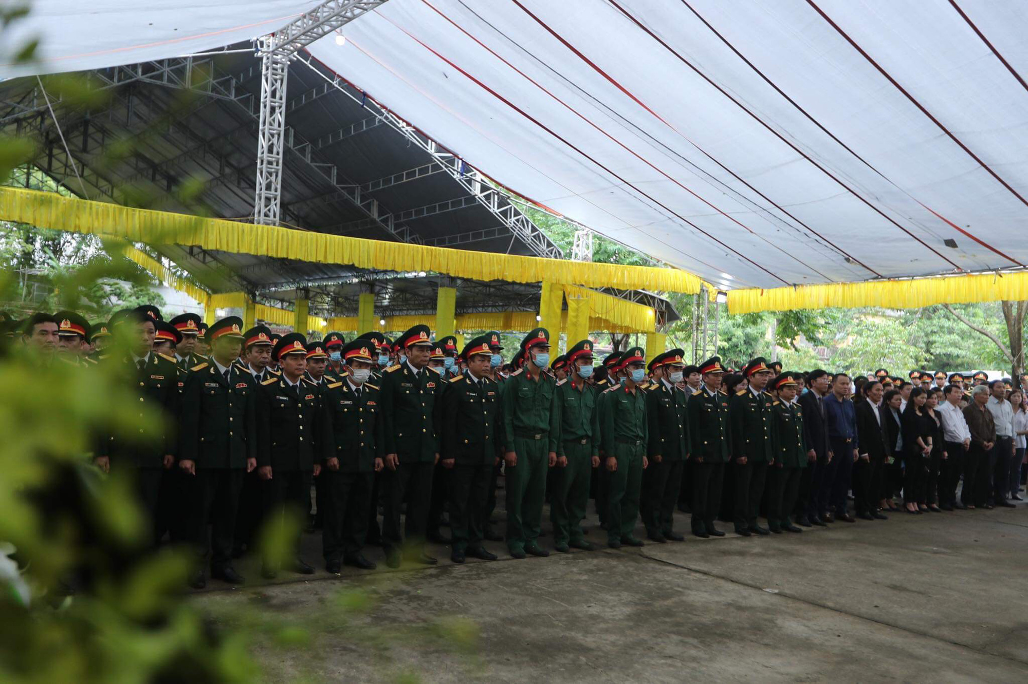 Lễ truy điệu 13 liệt sĩ hy sinh tại R&agrave;o Trăng 3 - Ảnh 4.
