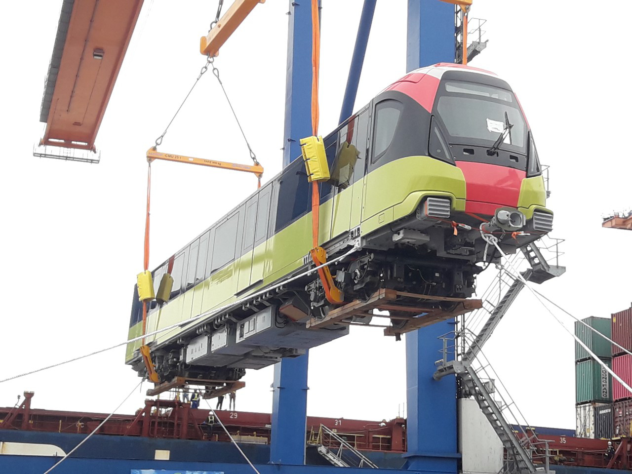 Cận cảnh đo&agrave;n t&agrave;u đầu ti&ecirc;n tuyến metro Nhổn-ga H&agrave; Nội về tới cảng Hải Ph&ograve;ng - Ảnh 6.