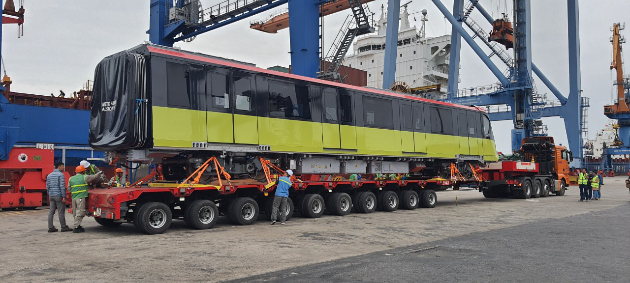 Cận cảnh đo&agrave;n t&agrave;u đầu ti&ecirc;n tuyến metro Nhổn-ga H&agrave; Nội về tới cảng Hải Ph&ograve;ng - Ảnh 7.