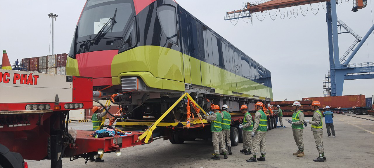 Cận cảnh đo&agrave;n t&agrave;u đầu ti&ecirc;n tuyến metro Nhổn-ga H&agrave; Nội về tới cảng Hải Ph&ograve;ng - Ảnh 9.