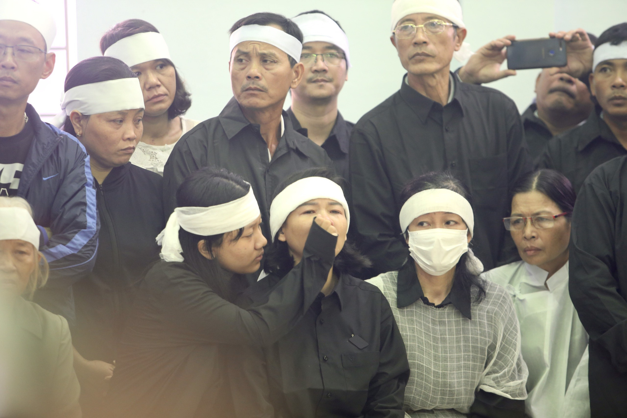 Xúc động Lễ tang 13 liệt sĩ hy sinh tại Rào Trăng 3 - Ảnh 9.