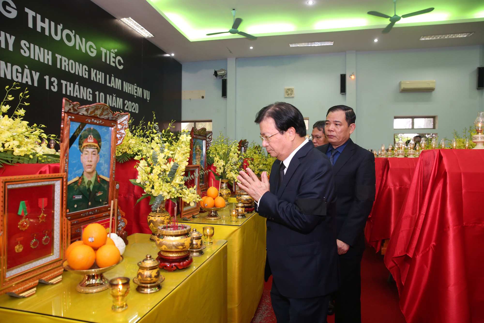 Xúc động Lễ tang 13 liệt sĩ hy sinh tại Rào Trăng 3 - Ảnh 8.