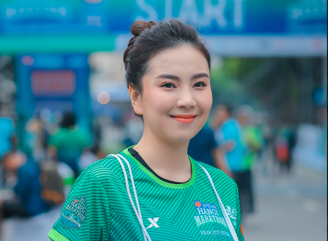 Diễn vi&ecirc;n Xu&acirc;n Nghị, Thanh Sơn lần đầu chạy thi c&ugrave;ng hot girl thời tiết Mai Ngọc của VTV - Ảnh 4.