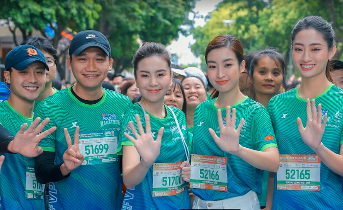 Diễn vi&ecirc;n Xu&acirc;n Nghị, Thanh Sơn lần đầu chạy thi c&ugrave;ng hot girl thời tiết Mai Ngọc của VTV - Ảnh 7.