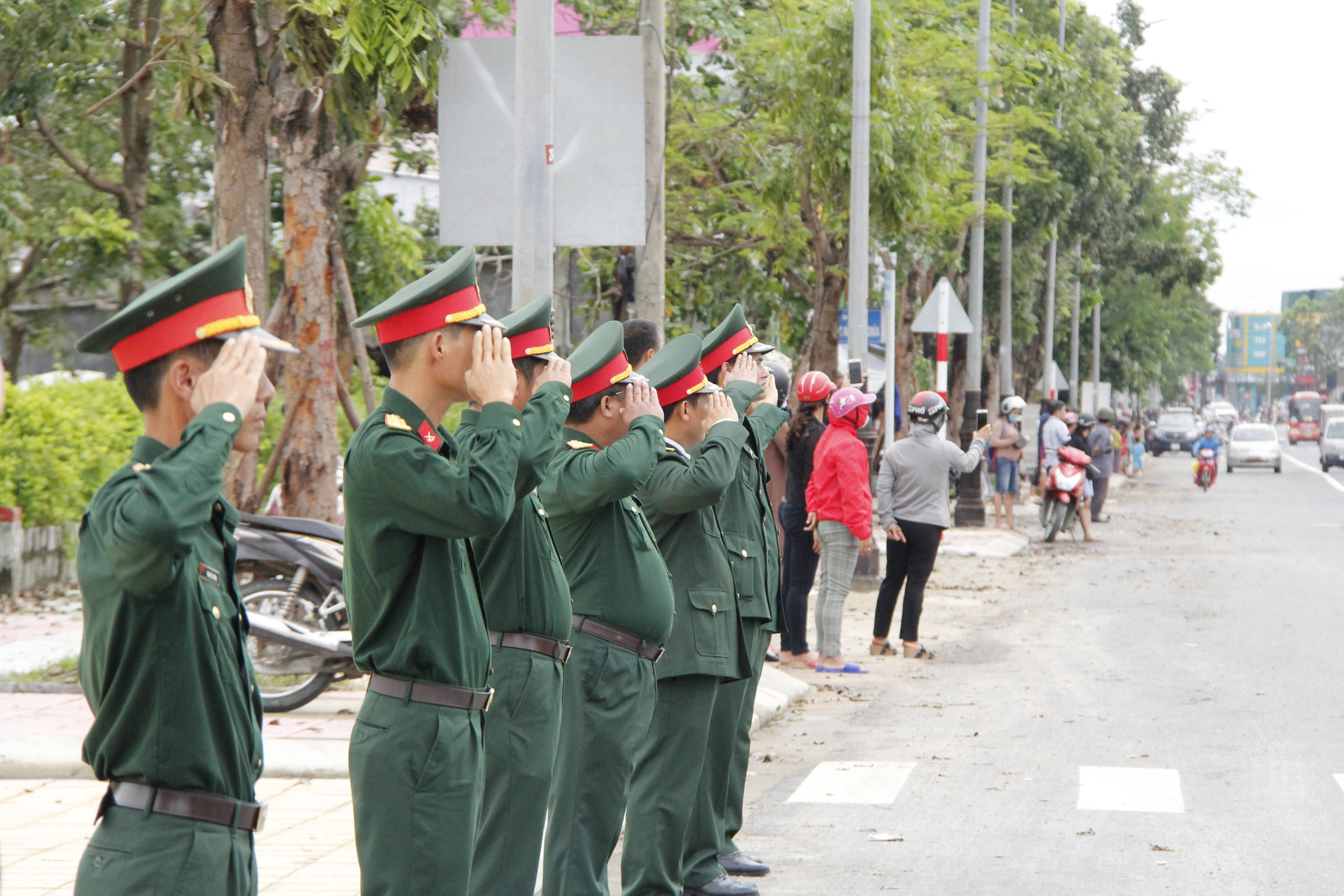 Lễ truy điệu 13 liệt sĩ hy sinh tại R&agrave;o Trăng 3 - Ảnh 12.