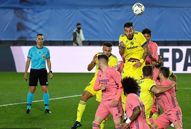 Địa chấn La Liga, Real Madrid v&agrave; Barcelona rủ nhau bại trận - Ảnh 1.