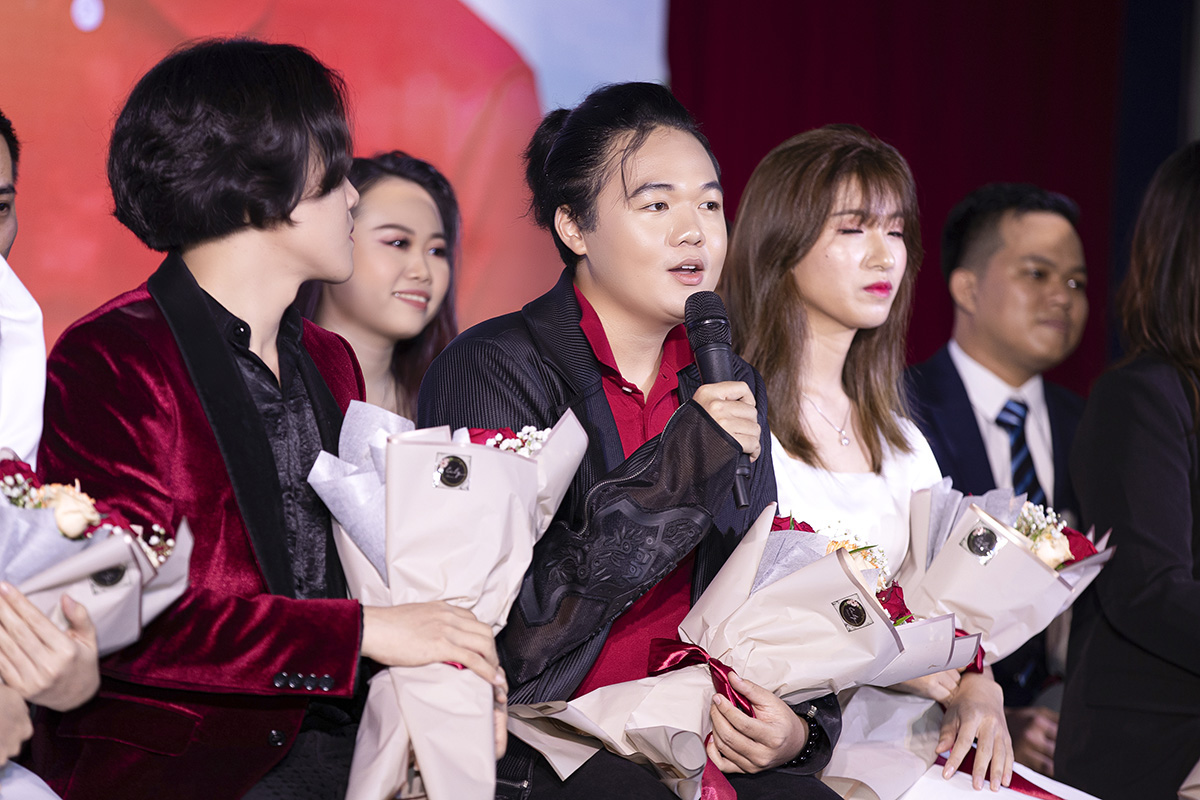 &ldquo;Ch&agrave;ng khủng long t&iacute; hon Ho&agrave;ng Kh&ocirc;i vẫn tr&agrave;n đầy năng lượng - Ảnh 1.